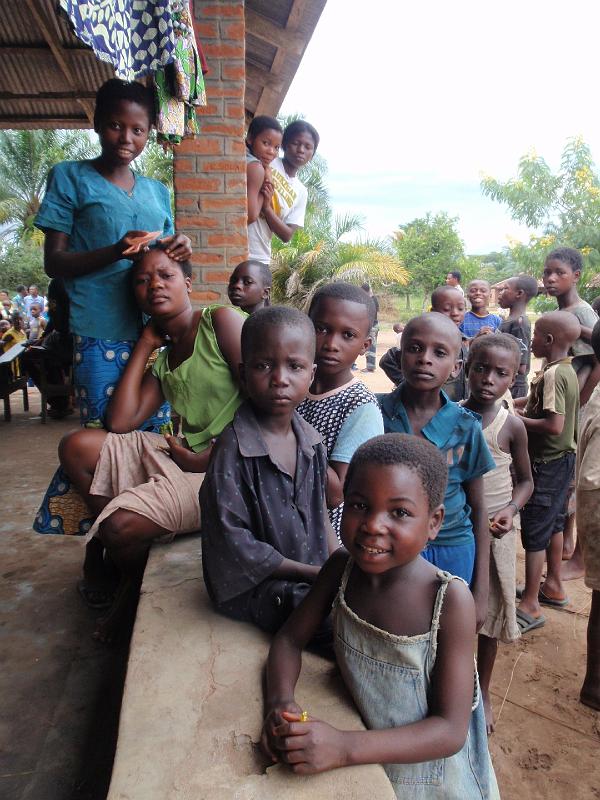 P36 The friednly ness of the locals contrast sharply with the selfish behebiour of the Kinois..jpg